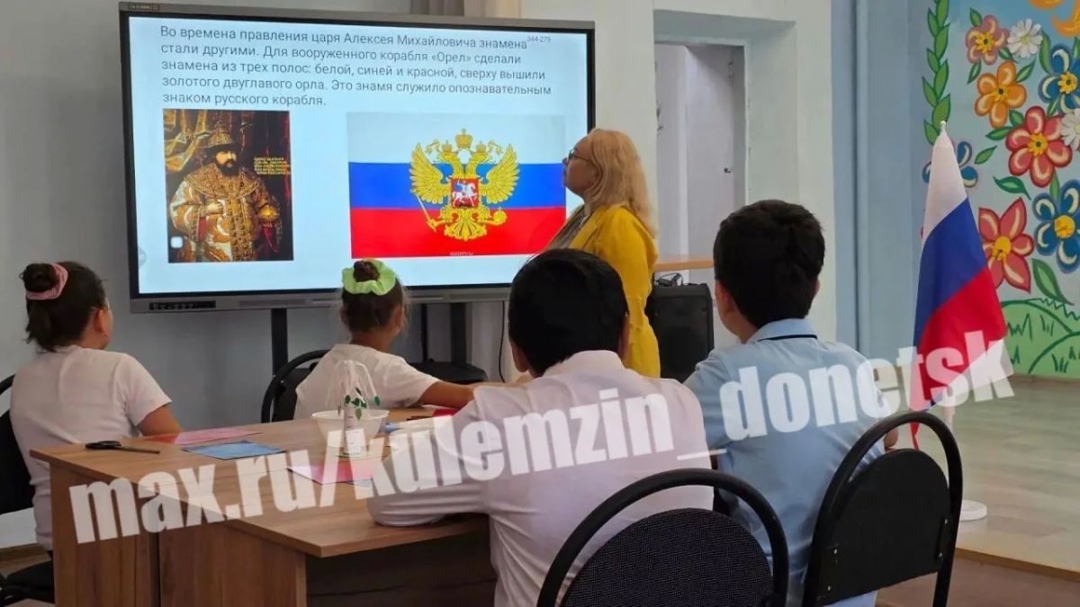 Алексей Кулемзин: Ко Дню государственного флага Российской Федерации в дошкольных образовательных учреждениях и на досуговых и тематических площадках, организованных в рамках проекта «Дворовые практики», прошли различные... Алексей Кулемзин: Ко Дню государственного флага Российской Федерации в дошкольных образовательных учреждениях и на досуговых и тематических площадках, организованных в рамках проекта «Дворовые практики», прошли различные...