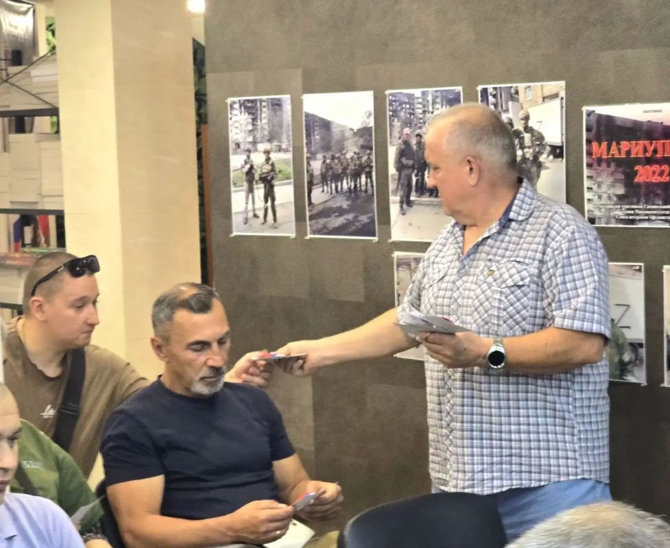 Дмитрий Огилец: Дорогие друзья! Поздравляю вас с Днём Государственного флага Российской Федерации! Дмитрий Огилец: Дорогие друзья! Поздравляю вас с Днём Государственного флага Российской Федерации!