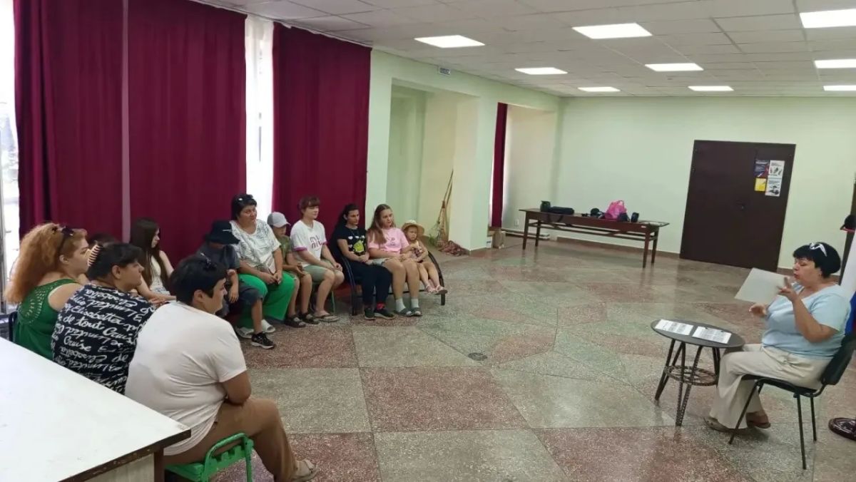 В Азовском сельском клубе прошло мероприятие в рамках партпроекта «Единой России» «Историческая память» В Азовском сельском клубе прошло мероприятие в рамках партпроекта «Единой России» «Историческая память»