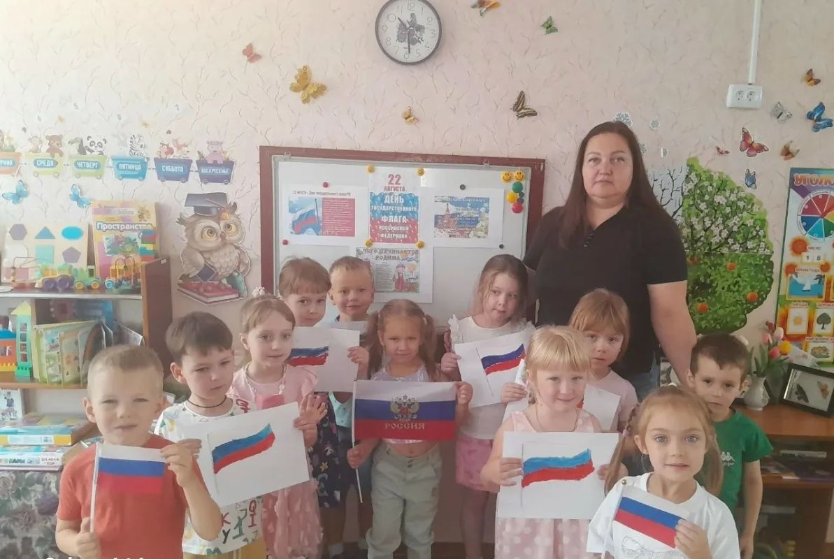 Наталья Бегуненко: В дошкольных учреждениях Петровского района прошли праздничные мероприятия, приуроченные ко Дню Государственного флага Российской Федерации Наталья Бегуненко: В дошкольных учреждениях Петровского района прошли праздничные мероприятия, приуроченные ко Дню Государственного флага Российской Федерации