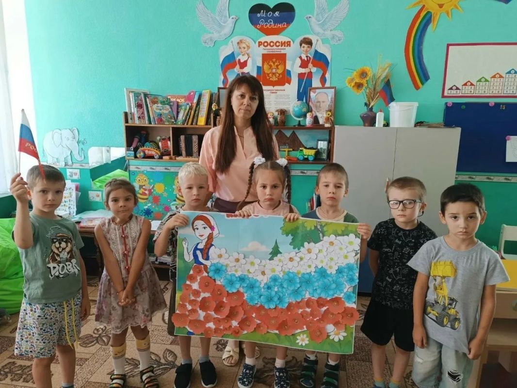 Наталья Бегуненко: В дошкольных учреждениях Петровского района прошли праздничные мероприятия, приуроченные ко Дню Государственного флага Российской Федерации Наталья Бегуненко: В дошкольных учреждениях Петровского района прошли праздничные мероприятия, приуроченные ко Дню Государственного флага Российской Федерации