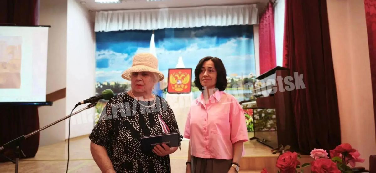 Накануне Дня Государственного флага России в Доме работников культуры состоялась презентация литературно-художественного альманаха «Знать Накануне Дня Государственного флага России в Доме работников культуры состоялась презентация литературно-художественного альманаха «Знать