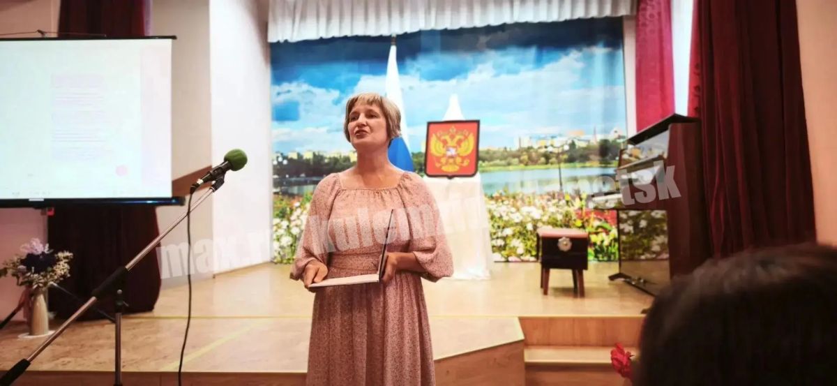 Накануне Дня Государственного флага России в Доме работников культуры состоялась презентация литературно-художественного альманаха «Знать Накануне Дня Государственного флага России в Доме работников культуры состоялась презентация литературно-художественного альманаха «Знать