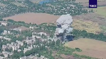 ВС РФ нанесли удары аваибомбами ФАБ-500 и ФАБ-1500 по пунктам временной дислокации бригад ВСУ в ДНР и в Харьковской области, сообщило МО