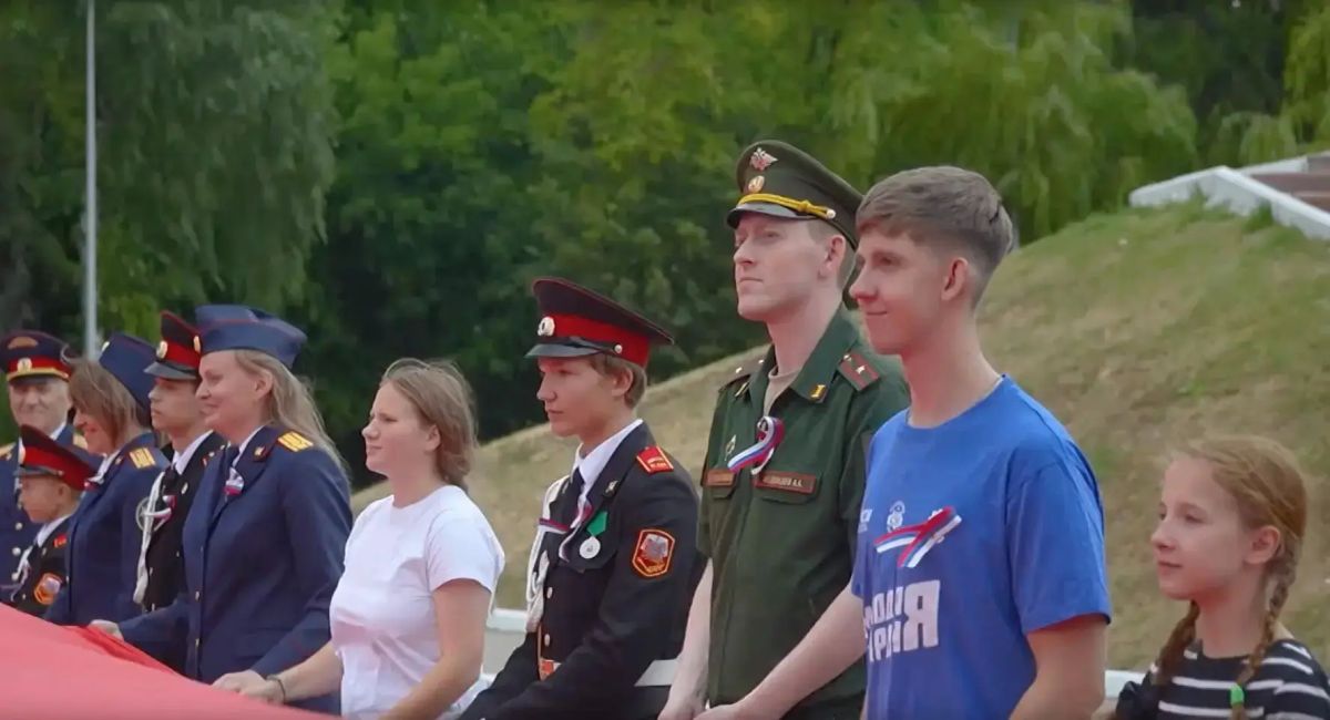 Военные следователи СК России приняли участие в праздничных мероприятиях ко Дню Государственного флага Военные следователи СК России приняли участие в праздничных мероприятиях ко Дню Государственного флага