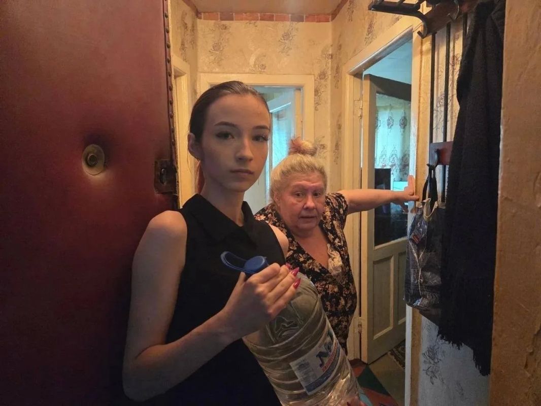 В рамках акции «Молодёжь не оставит в беде» доброслужащие администрации городского округа Горловка Донецкой Народной Республики при поддержке Горловской и Славянской епархии оказали помощь маломобильным одиноким пожилым... В рамках акции «Молодёжь не оставит в беде» доброслужащие администрации городского округа Горловка Донецкой Народной Республики при поддержке Горловской и Славянской епархии оказали помощь маломобильным одиноким пожилым...