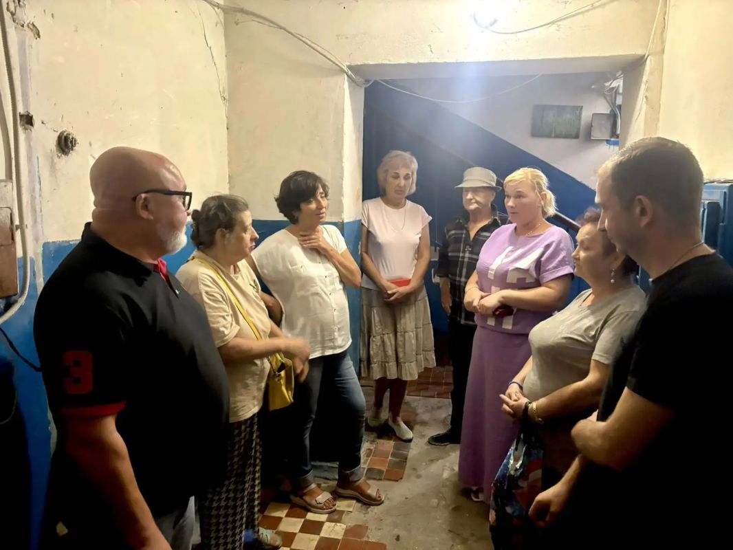 Продолжаются сходы с жителями Ленинского района города Донецка Продолжаются сходы с жителями Ленинского района города Донецка