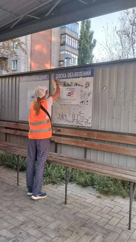 С заботой об округе. На минувшей неделе работники Ясиноватского жилищно-эксплуатационного комбината продолжали поддерживать порядок и наводить чистоту на улицах наших населенных пунктов С заботой об округе. На минувшей неделе работники Ясиноватского жилищно-эксплуатационного комбината продолжали поддерживать порядок и наводить чистоту на улицах наших населенных пунктов