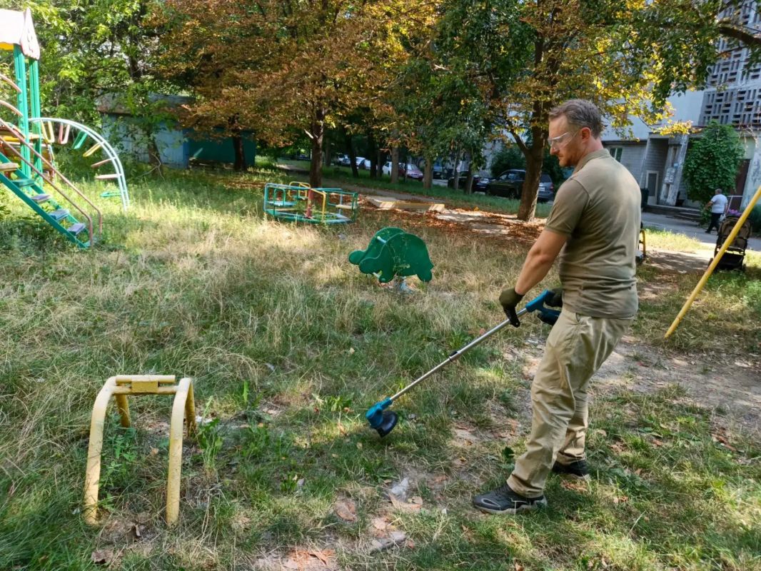 На связи с жителями. Дмитрий Огилец встретился с Заместителем Председателя Правительства ДНР Ларисой Толстыкиной в Доме Ветерана, чтобы обсудить ключевые вопросы для ветеранского сообщества Республики На связи с жителями. Дмитрий Огилец встретился с Заместителем Председателя Правительства ДНР Ларисой Толстыкиной в Доме Ветерана, чтобы обсудить ключевые вопросы для ветеранского сообщества Республики