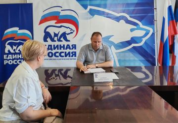 Состоялся прием граждан. Сегодня, 24 августа, в Общественной приемной Партии "Единая Россия" города Тореза Председатель Торезского городского совета Александр Казмерчук провел прием граждан