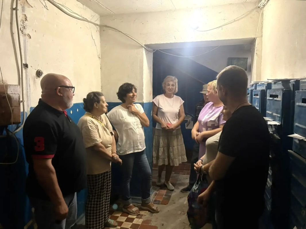 Продолжаются сходы с жителями Ленинского района города Донецка