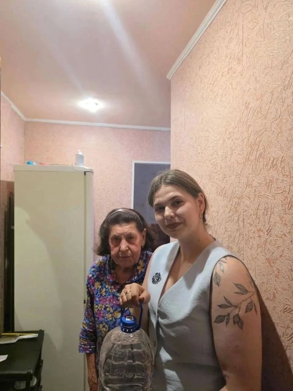 В рамках акции «Молодёжь не оставит в беде» доброслужащие администрации городского округа Горловка Донецкой Народной Республики при поддержке Горловской и Славянской епархии оказали помощь маломобильным одиноким пожилым... В рамках акции «Молодёжь не оставит в беде» доброслужащие администрации городского округа Горловка Донецкой Народной Республики при поддержке Горловской и Славянской епархии оказали помощь маломобильным одиноким пожилым...