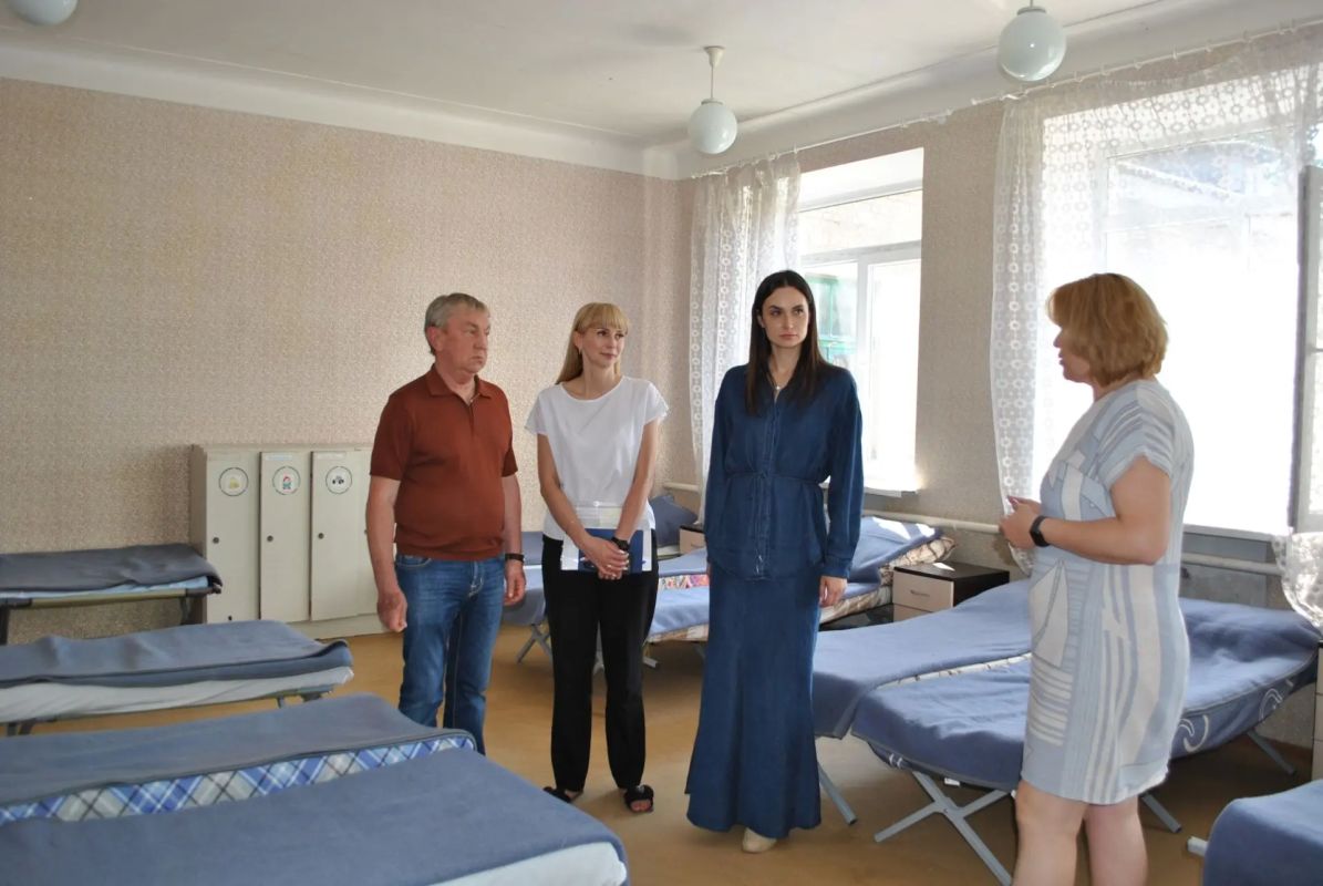Таисия Чернявская: Уполномоченный по правам ребёнка в ДНР посетила семьи с детьми, которые живут в пункте временного размещения в Ясиноватой Таисия Чернявская: Уполномоченный по правам ребёнка в ДНР посетила семьи с детьми, которые живут в пункте временного размещения в Ясиноватой