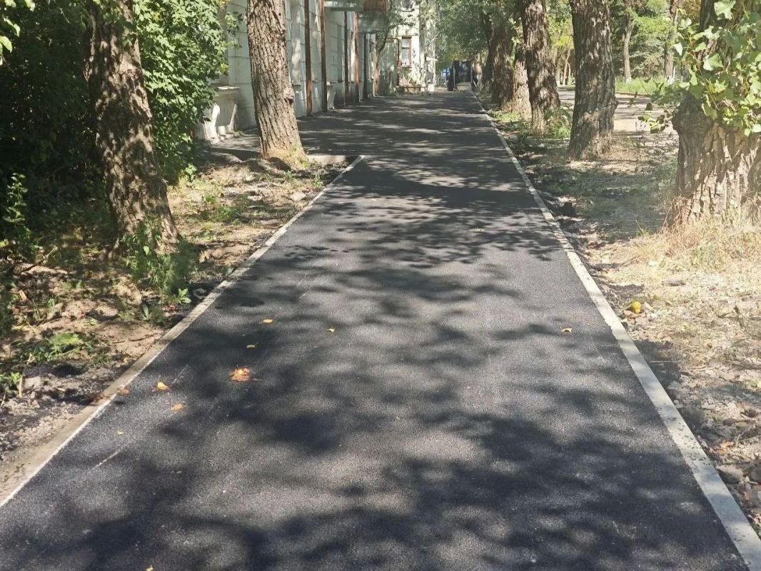 Якутия продолжает ремонтные работы на тротуарах в Докучаевске Якутия продолжает ремонтные работы на тротуарах в Докучаевске