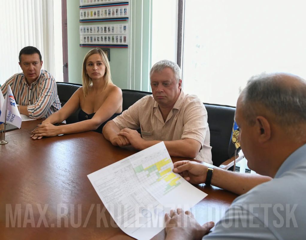 Алексей Кулемзин: Сегодня совместно с представителями Министерства строительства, архитектуры и ЖКХ ДНР встретился с подрядной организацией, задействованной в благоустройстве сквера у Киевского РИКа Алексей Кулемзин: Сегодня совместно с представителями Министерства строительства, архитектуры и ЖКХ ДНР встретился с подрядной организацией, задействованной в благоустройстве сквера у Киевского РИКа