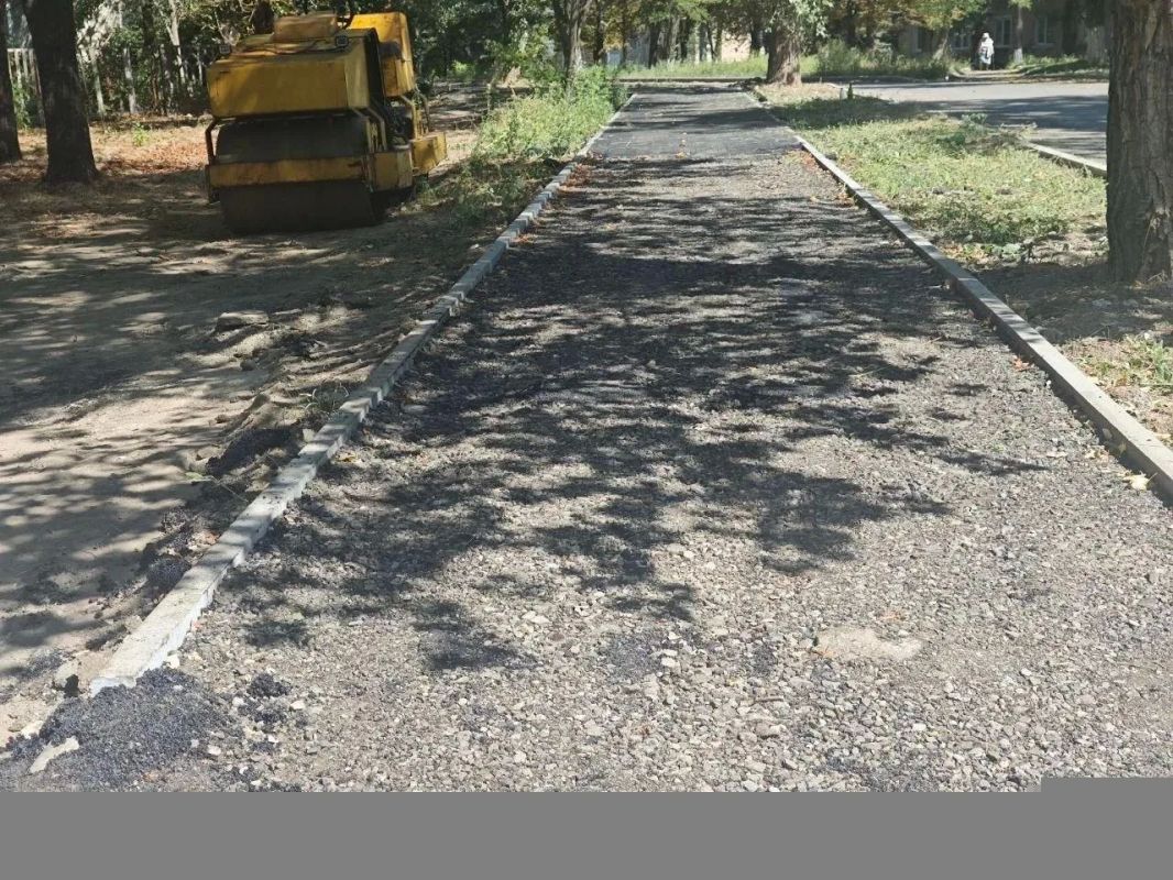 Якутия продолжает ремонтные работы на тротуарах в Докучаевске Якутия продолжает ремонтные работы на тротуарах в Докучаевске