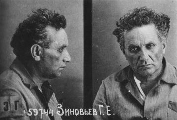 Владимир Корнилов: В этот день 90 лет назад (ночью 25 августа 1936 г.) в самом центре Москвы, в здании Военной коллегии Верховного суда СССР на Никольской улице, были расстреляны бывшие трибуны революции Григорий Зиновьев и...