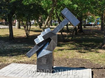 Накануне Дня города Донецка и Дня шахтера коллекция Парка кованых фигур пополнилась двумя новыми работами местных кузнецов: памятным знаком «25 лет Парку кованых фигур» и скульптурой «Рука мастера»