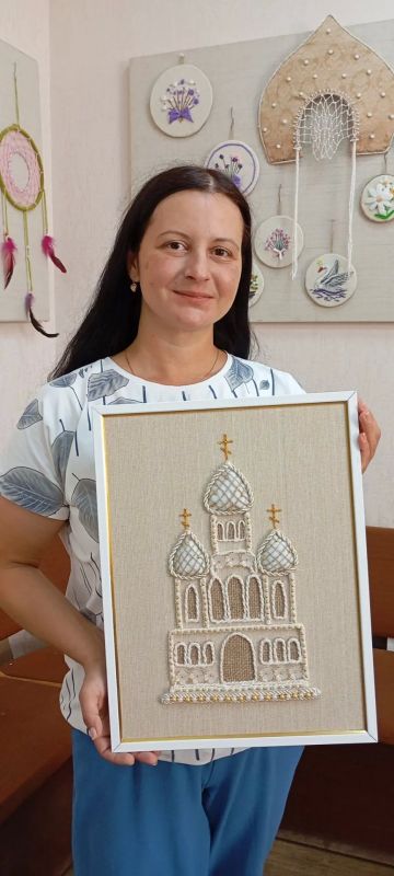Поздравляем с победой!. Поздравляем Романенко Надежду, руководителя народной студии-клуба "Рукодельница" Володарского Дома культуры с занятым 2 местом в 100 Международном конкурсе декоративно-прикладного искусства с работой... Поздравляем с победой!. Поздравляем Романенко Надежду, руководителя народной студии-клуба "Рукодельница" Володарского Дома культуры с занятым 2 местом в 100 Международном конкурсе декоративно-прикладного искусства с работой...