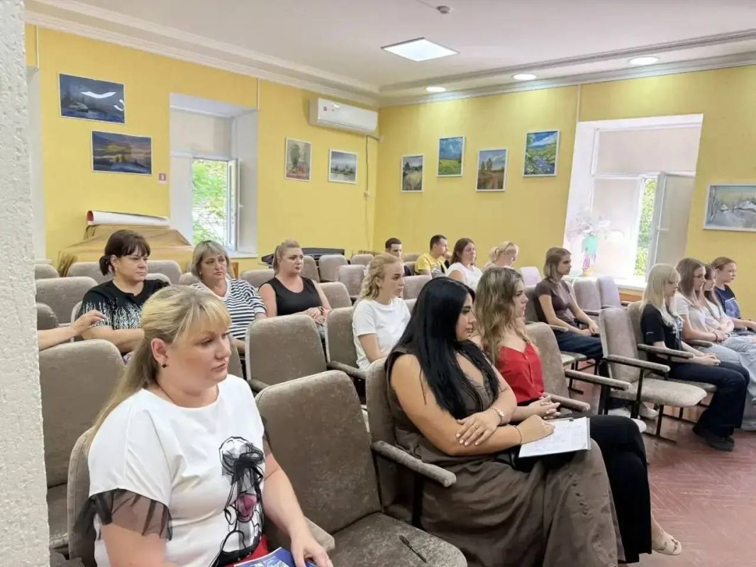 Встреча с молодежью в рамках проекта «ГосСтарт.Диалог»! Встреча с молодежью в рамках проекта «ГосСтарт.Диалог»!