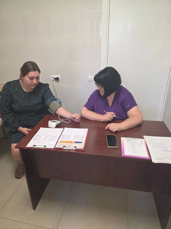 С самого утра в Тельмановской районной больнице царила особая атмосфера С самого утра в Тельмановской районной больнице царила особая атмосфера