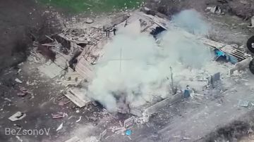 Даниил Безсонов: #Эксклюзив. Боевая работа расчётов ударных FPV-дронов соединения специального назначения группировки войск «Центр» по уничтожению складов боеприпасов, НРТК и тяжёлых квадрокоптеров ВСУ на Добропольском...