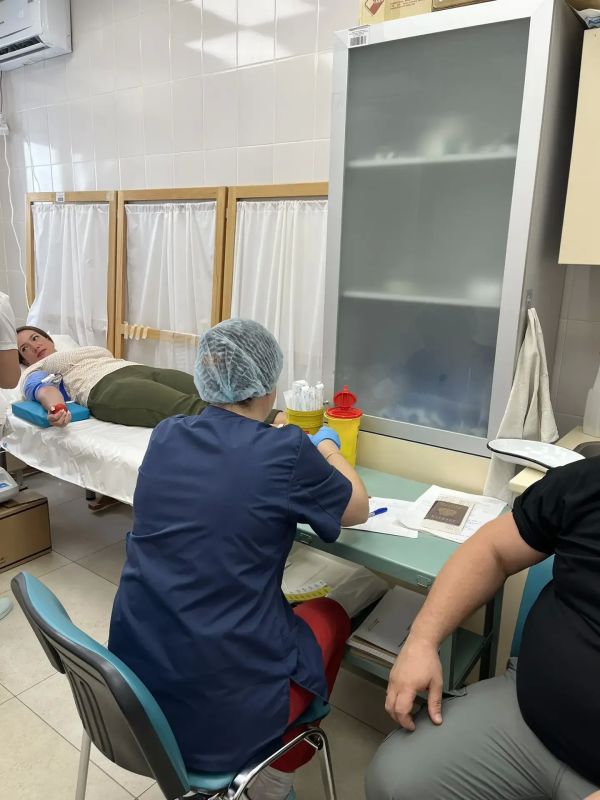 С самого утра в Тельмановской районной больнице царила особая атмосфера С самого утра в Тельмановской районной больнице царила особая атмосфера