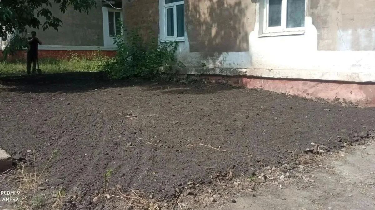 ВЫПОЛНЕНИЕ БЛАГОУСТРОЙСТВА В ДВУХ РАЙОНАХ ГОРЛОВКИ ВЫПОЛНЕНИЕ БЛАГОУСТРОЙСТВА В ДВУХ РАЙОНАХ ГОРЛОВКИ