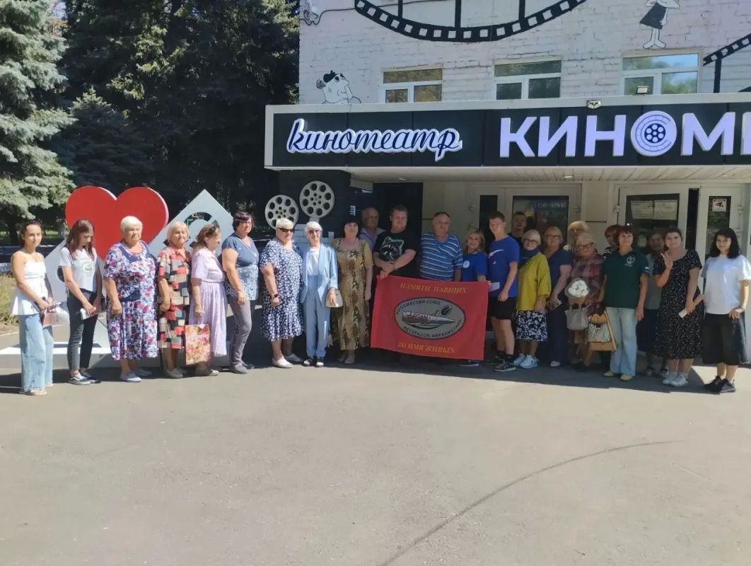 Не гаснет в сердце уголек. Шахтёрское отделение Комитета семей воинов Отечества Донецкой Народной Республики во главе с руководителем Ларисой Пугач вместе со своими подопечными приняли активное участие в проведении... Не гаснет в сердце уголек. Шахтёрское отделение Комитета семей воинов Отечества Донецкой Народной Республики во главе с руководителем Ларисой Пугач вместе со своими подопечными приняли активное участие в проведении...