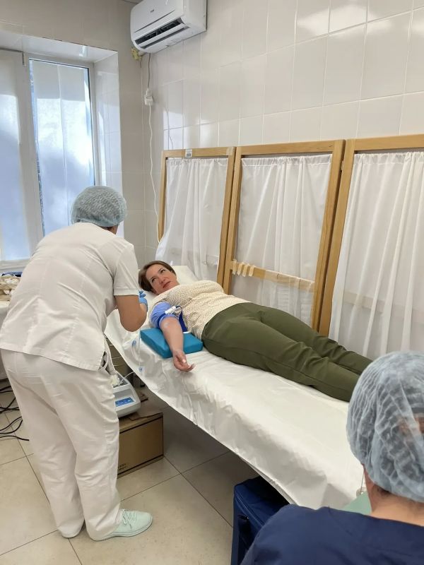С самого утра в Тельмановской районной больнице царила особая атмосфера С самого утра в Тельмановской районной больнице царила особая атмосфера