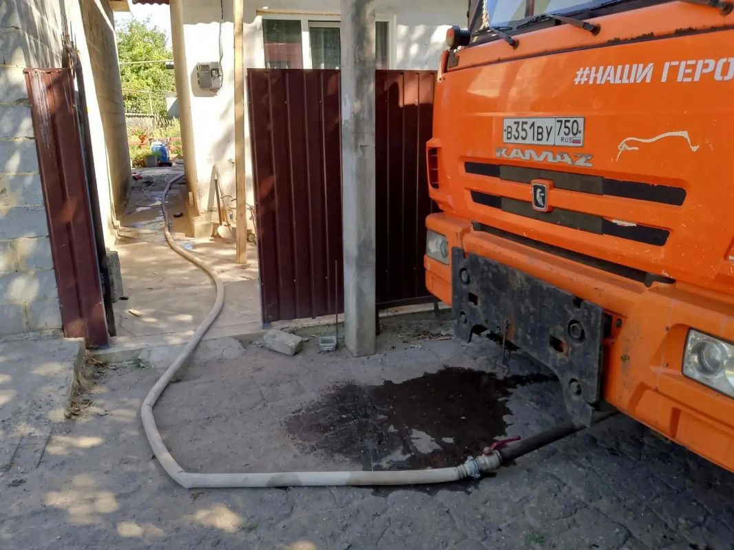 Сегодня, 24 августа, в Кировском внутригородском районе при поддержке региона-шефа Московская область произведен подвоз воды в жилом массиве «Путь Ильича» для жителей улиц Кальмана, Тихая, Алексеева, Матросова Сегодня, 24 августа, в Кировском внутригородском районе при поддержке региона-шефа Московская область произведен подвоз воды в жилом массиве «Путь Ильича» для жителей улиц Кальмана, Тихая, Алексеева, Матросова