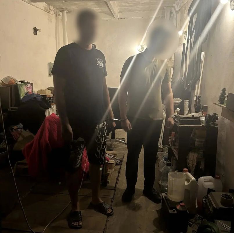 В Мариуполе полицейские задержали грабителей, похитивших у предпринимателя деньги и иномарку В Мариуполе полицейские задержали грабителей, похитивших у предпринимателя деньги и иномарку