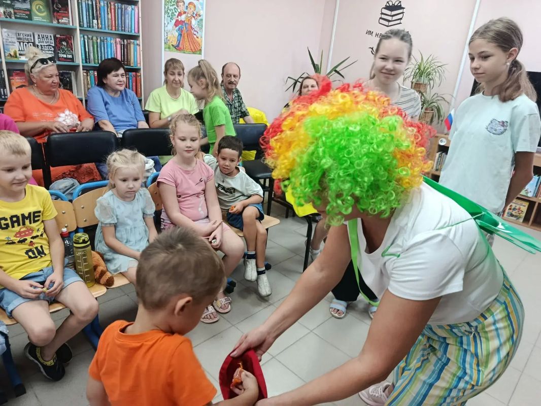 Левобережной детворе устроили праздник прощания с летом Левобережной детворе устроили праздник прощания с летом