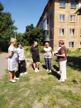 25 августа, в рамках поручения Главы ДНР Дениса Пушилина спикер Центрально-Городского внутригородского района Инна Бондаренко провела встречу по адресу: г. Макеевка, мкр. Комсомольский, 5