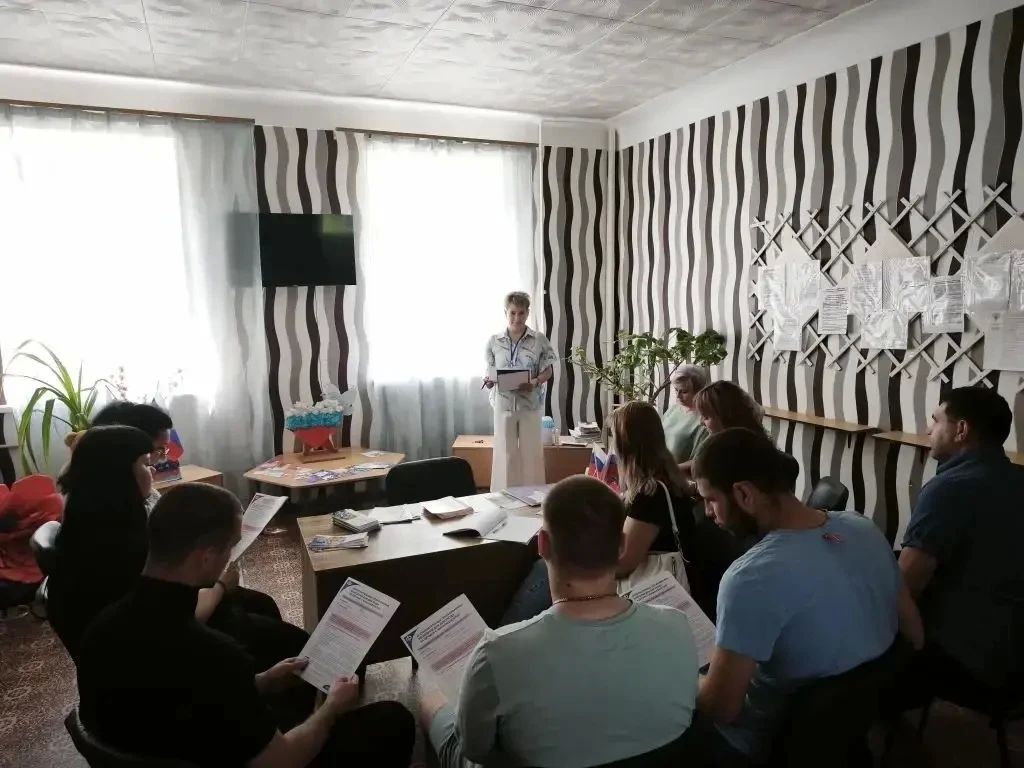25 августа 2026 года представители партии «Единая Россия» Ясиноватского муниципального совета Елена Исаенко и Юрий Захаров провели встречи с жителями города 25 августа 2026 года представители партии «Единая Россия» Ясиноватского муниципального совета Елена Исаенко и Юрий Захаров провели встречи с жителями города