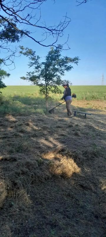 Благоустройство памятных мест, посвящённых подвигу народа в Великой Отечественной войне, это не просто уборка, а проявление уважения к подвигу нашего народа Благоустройство памятных мест, посвящённых подвигу народа в Великой Отечественной войне, это не просто уборка, а проявление уважения к подвигу нашего народа