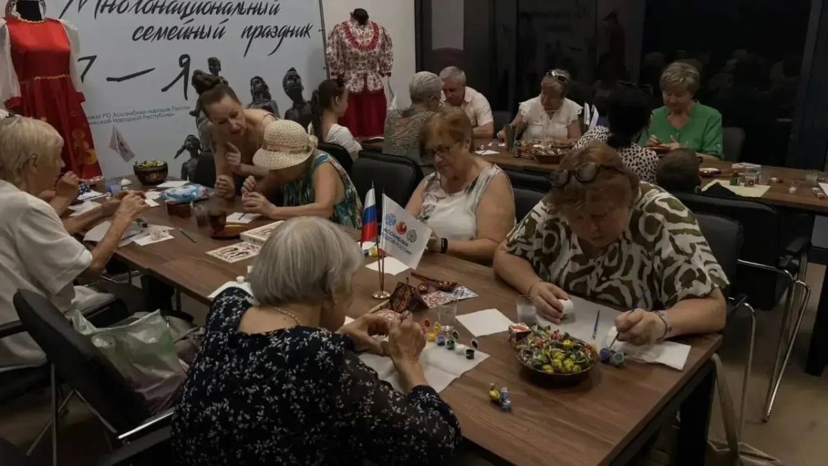 Глава Донецкой Народной Республики Денис Владимирович Пушилин подчеркнул, что просветительская работа в Республике объединяет разные поколения и национальности вокруг общих ценностей Глава Донецкой Народной Республики Денис Владимирович Пушилин подчеркнул, что просветительская работа в Республике объединяет разные поколения и национальности вокруг общих ценностей