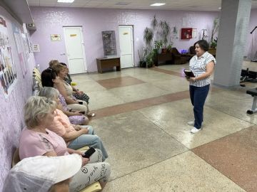 Сегодня, 24 августа, первый заместитель руководителя Управы Центрально-Городского внутригородского района Светлана Лесковец провела встречу с коллективом МБУ Дополнительного образования "Спортивная школа №1 города Макеевки"