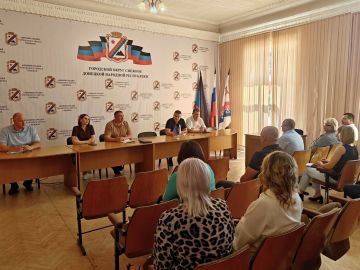 В Снежном представители органов местной власти обсудили ряд актуальных тем