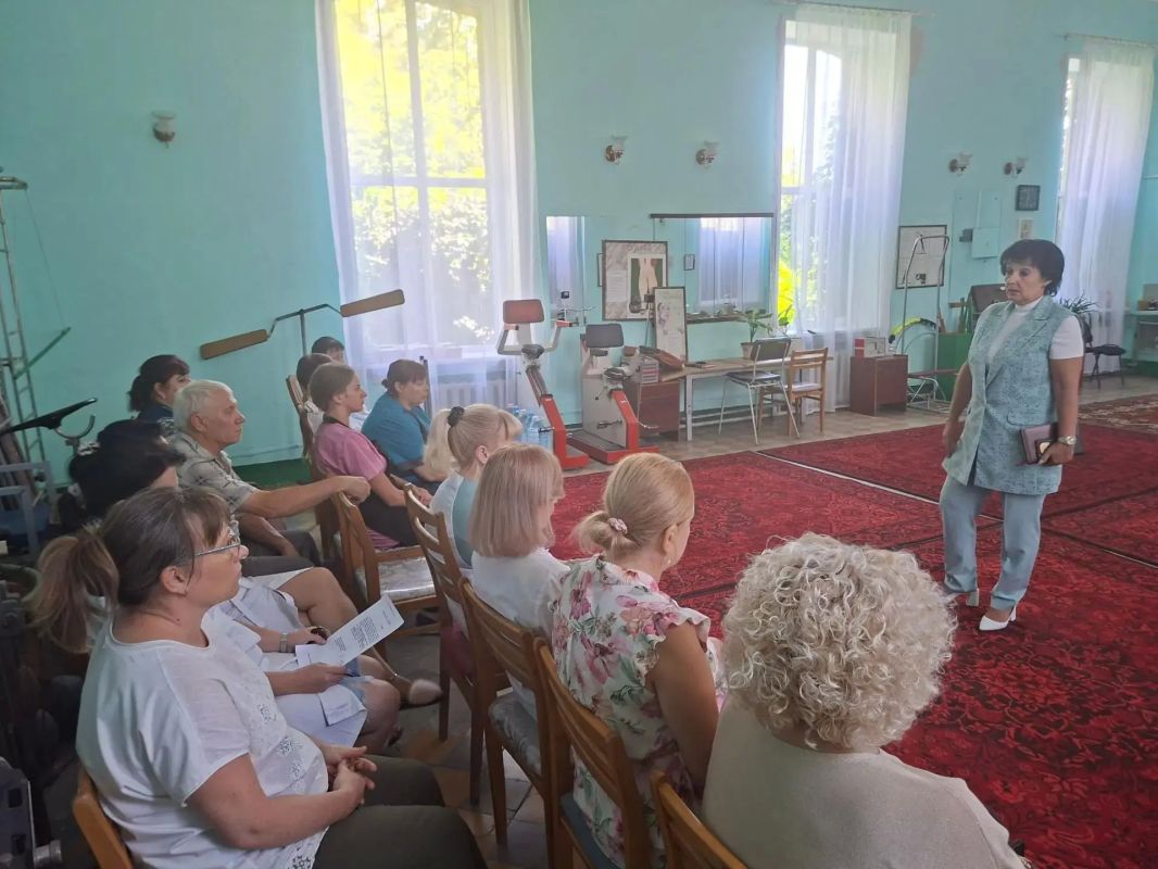По инициативе Главы Республики Дениса Пушилина, 25 августа председатель Макеевского городского совета Валентина Харлашка провела встречу с жителями Кировского района на подведомственной территории Государственного бюджетного... По инициативе Главы Республики Дениса Пушилина, 25 августа председатель Макеевского городского совета Валентина Харлашка провела встречу с жителями Кировского района на подведомственной территории Государственного бюджетного...