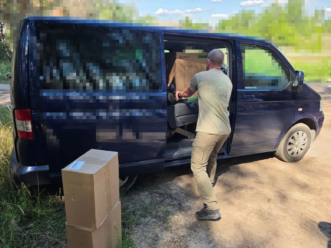 Артём Туров: Доставлена очередная партия специальной техники бойцам группировки "Центр" Артём Туров: Доставлена очередная партия специальной техники бойцам группировки "Центр"