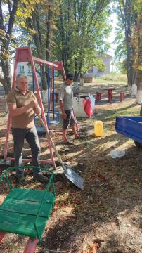 Депутат Амвросиевского муниципального совета Андрей Луняка провел встречу с жителями села Ленинское