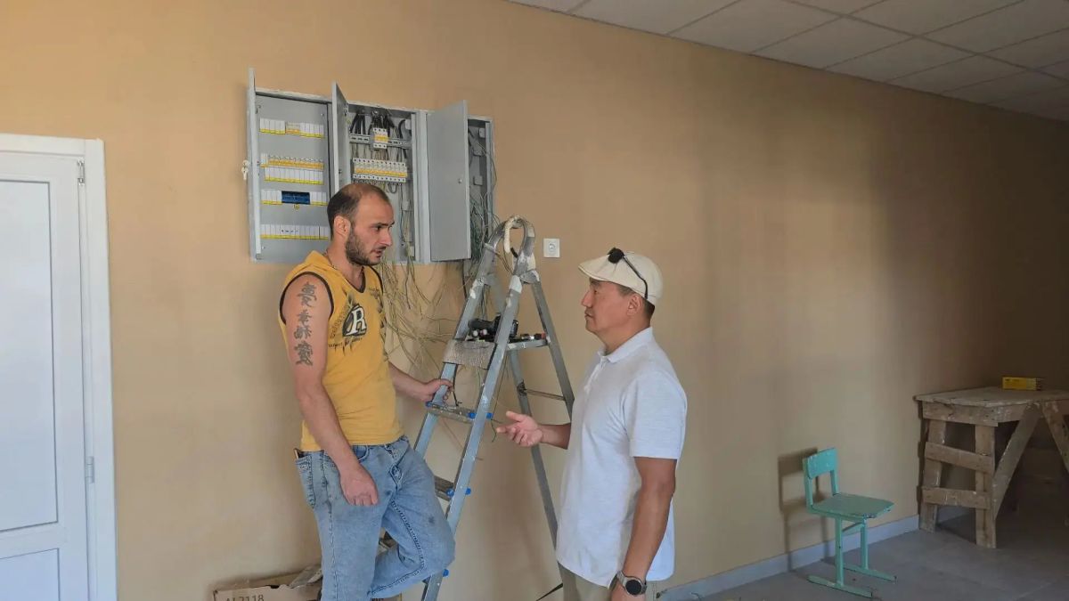 Александр Качанов: В Докучаевске продолжается восстановление Еленовской школы №2 Александр Качанов: В Докучаевске продолжается восстановление Еленовской школы №2