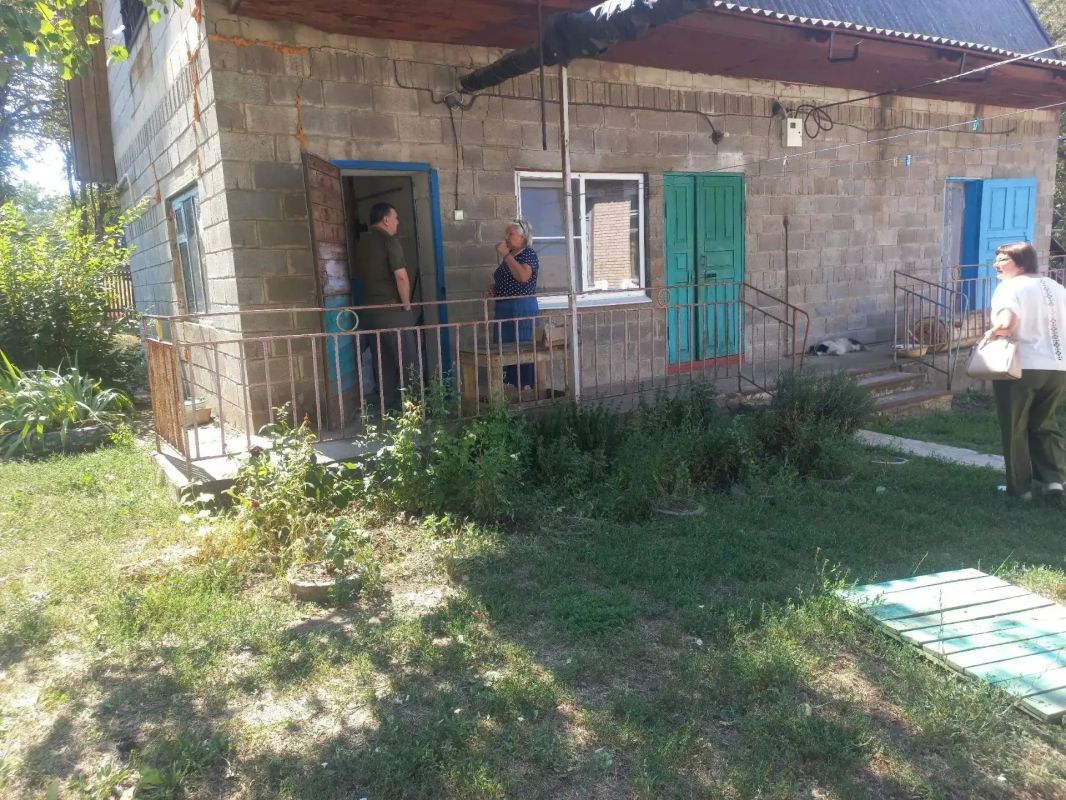 Глава Амвросиевского муниципального округа Игорь Лызов проинспектировал готовность образовательных учреждений к новому учебному году Глава Амвросиевского муниципального округа Игорь Лызов проинспектировал готовность образовательных учреждений к новому учебному году