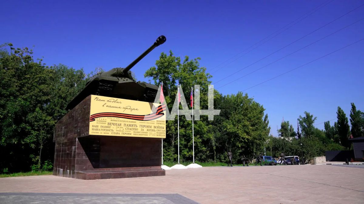 Аллея Победы на территории макеевского микрорайона «Зеленый» Аллея Победы на территории макеевского микрорайона «Зеленый»