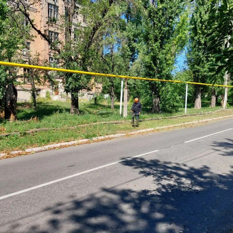 В Кировском продолжаются работы по благоустройству В Кировском продолжаются работы по благоустройству