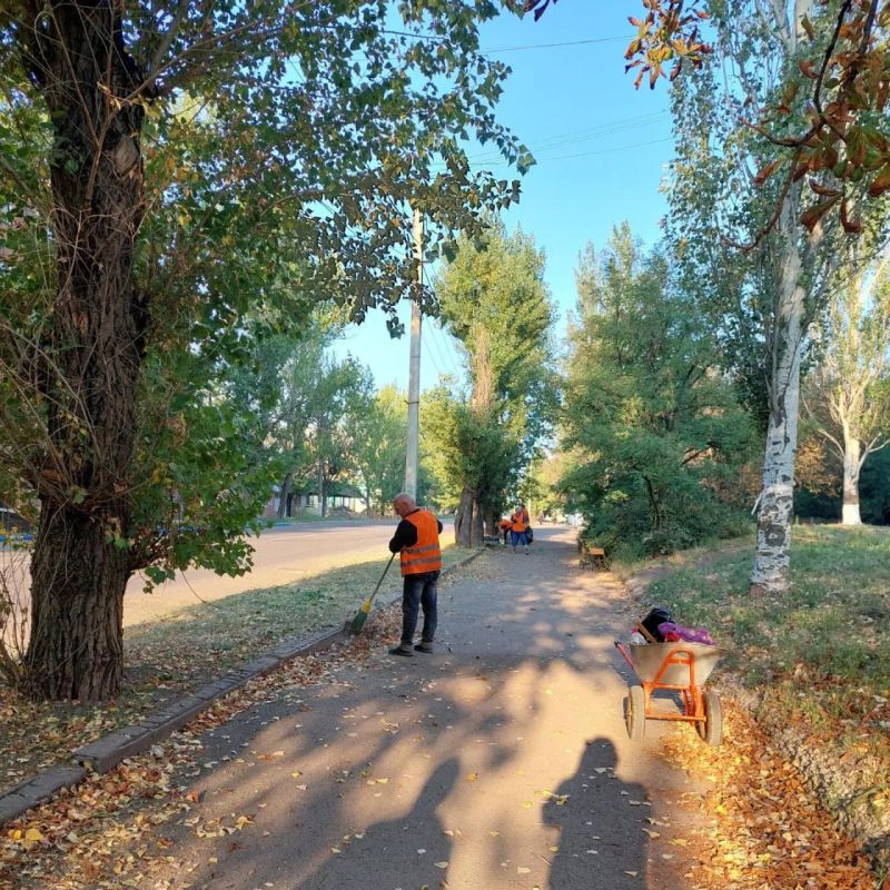 В Кировском продолжаются работы по благоустройству В Кировском продолжаются работы по благоустройству