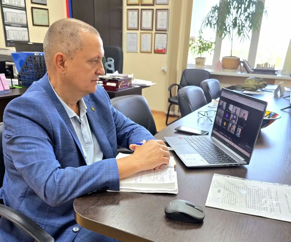 Дмитрий Огилец: Сегодня принял участие в заседании Совета по улучшению качества жизни в Донецкой Народной Республике, которое проходило в очно-дистанционном формате Дмитрий Огилец: Сегодня принял участие в заседании Совета по улучшению качества жизни в Донецкой Народной Республике, которое проходило в очно-дистанционном формате