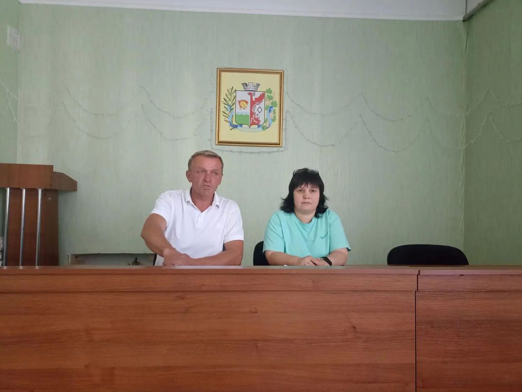 Начальник Комсомольского территориального отдела Андрей Чирва провёл встречу со старшими многоквартирных домов