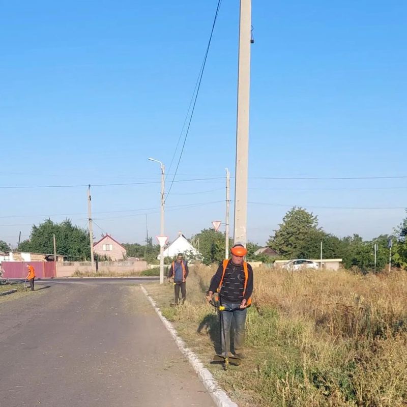 В Кировском продолжаются работы по благоустройству В Кировском продолжаются работы по благоустройству